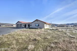 10810 Chesapeake Dr, Reno, NV 89506 - Photo 3