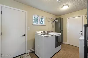 5595 Goldenrod Dr, Reno, NV 89511 - Photo 33