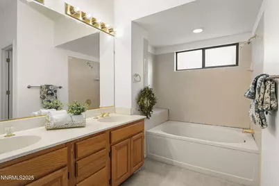 5466 Santa Rosa Avenue, Sparks, NV 89436 - Photo 9