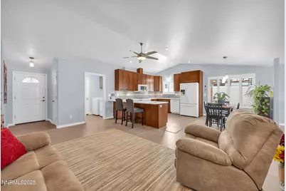 1370 White Bluffs Circle, Fernley, NV 89408 - Photo 9