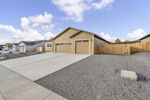 911 Saltbrush Rd, Dayton, NV 89403 - Photo 3