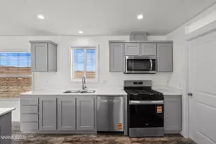 2770 W Fir St, Silver Springs, NV 89429 - Photo 15