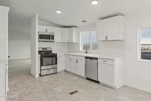 3225 E Antelope St, Silver Springs, NV 89429 - Photo 5