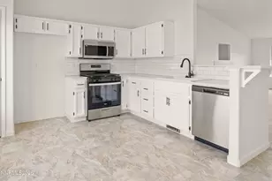 911 Jessica Ln, Fernley, NV 89408 - Photo 3