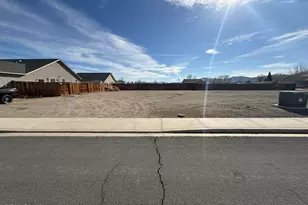 333 Copper Pointe Cir, Yerington, NV 89447 - Photo 1