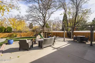 2260 Sunrise Dr, Reno, NV 89509 - Photo 33