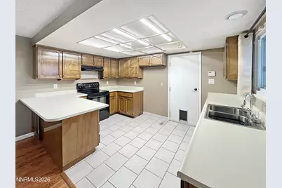 7541 Cumberland Circle, Reno, NV 89511 - Photo 3