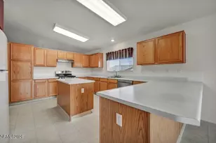 7448 Chagall Dr, Sun Valley, NV 89433 - Photo 23