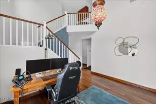 1091 Crown View Dr, Reno, NV 89523 - Photo 7