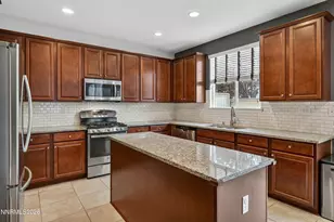 10855 Pebble Hill Dr, Reno, NV 89521 - Photo 5