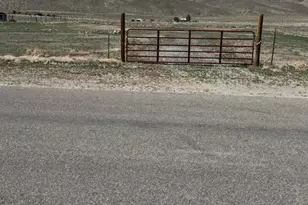 31 Locust Dr, Yerington, NV 89447 - Photo 1