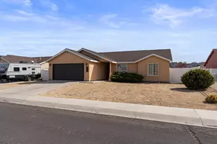 1329 White Bluffs Cir, Fernley, NV 89408 - Photo 3