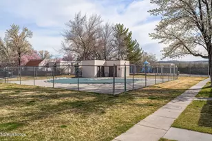 1041 Baywood Dr, Sparks, NV 89434 - Photo 9