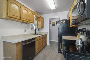 7490 Halifax Dr, Reno, NV 89506 - Photo 5