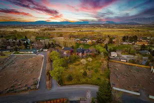 951 Riverview Dr, Gardnerville, NV 89460 - Photo 3