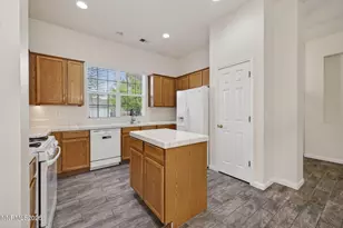 10235 Grizzly Hill Ct, Reno, NV 89521 - Photo 9