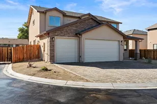 3614 Oakridge Dr, Sparks, NV 89436 - Photo 3