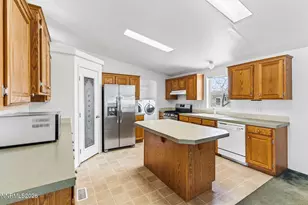 5445 Lupin Dr, Sun Valley, NV 89433 - Photo 7