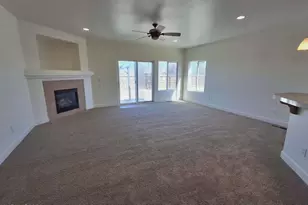 800 Canary Cir, Fernley, NV 89408 - Photo 3