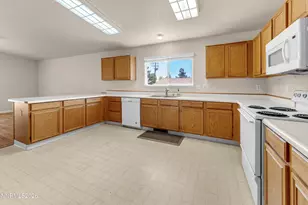 5486 Trapper Ct, Sun Valley, NV 89433 - Photo 7