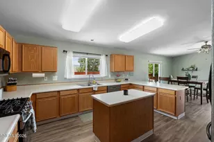 17235 Aquamarine Dr, Reno, NV 89508 - Photo 9