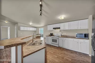 5180 Miwok Drive, Silver Springs, NV 89429 - Photo 15