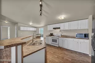 5180 Miwok Dr, Silver Springs, NV 89429 - Photo 15
