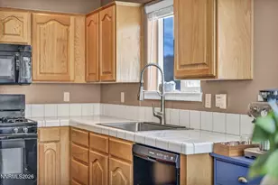 112 Walker St, Gardnerville, NV 89410 - Photo 19