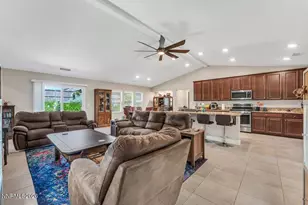 7135 Quill Dr, Reno, NV 89506 - Photo 9