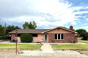 46 Maple Dr, Yerington, NV 89447 - Photo 1
