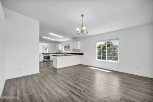 17704 Georgetown Dr, Reno, NV 89508 - Photo 13