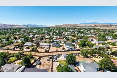 310 Veronica Avenue, Sparks, NV 89436 - Photo 29