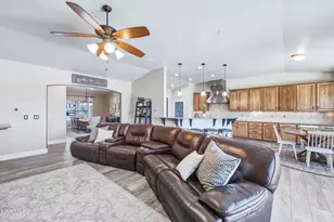 635 Valle Verde Dr, Sparks, NV 89441 - Photo 13