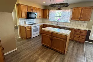 998 Edgecliff Dr, Reno, NV 89523 - Photo 9