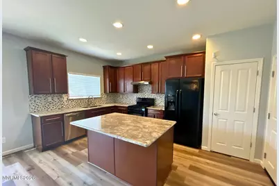 11042 Marymount Drive, Reno, NV 89506 - Photo 5