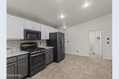 1643 Meadows Avenue, Fernley, NV 89408 - Photo 17
