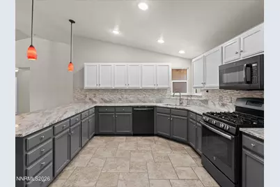 1643 Meadows Avenue, Fernley, NV 89408 - Photo 15