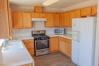 1385 Cooney Drive, Silver Springs, NV 89429 - Photo 7