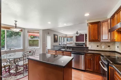10063 Kentfield Place, Reno, NV 89521 - Photo 9