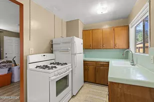 305 Burton St, Carson City, NV 89706 - Photo 15