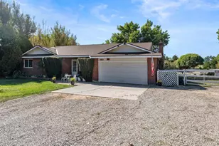 110 E Laramie Dr, Reno, NV 89521 - Photo 3