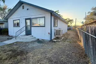 566 Douglas St, Fallon, NV 89406 - Photo 3