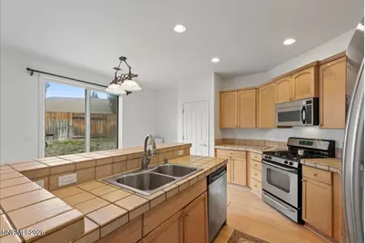 810 Sequoia Pass Court, Sparks, NV 89436 - Photo 5