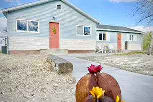 195 Pleasant Hill Dr, Battle Mountain, NV 89820 - Photo 1