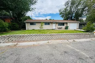 240 Circle Dr, Winnemucca, NV 89445 - Photo 1