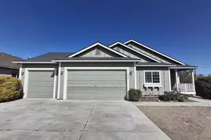 800 Canary Cir, Fernley, NV 89408 - Photo 1