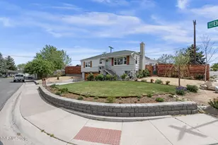 1530 Elmcrest Dr, Reno, NV 89503 - Photo 1
