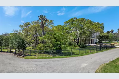 633 Bay Vista Drive, Seabrook, TX 77586 - Photo 3