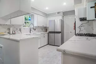 9223 Petersham Dr, Houston, TX 77031 - Photo 19