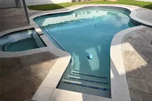 9223 Petersham Dr, Houston, TX 77031 - Photo 5